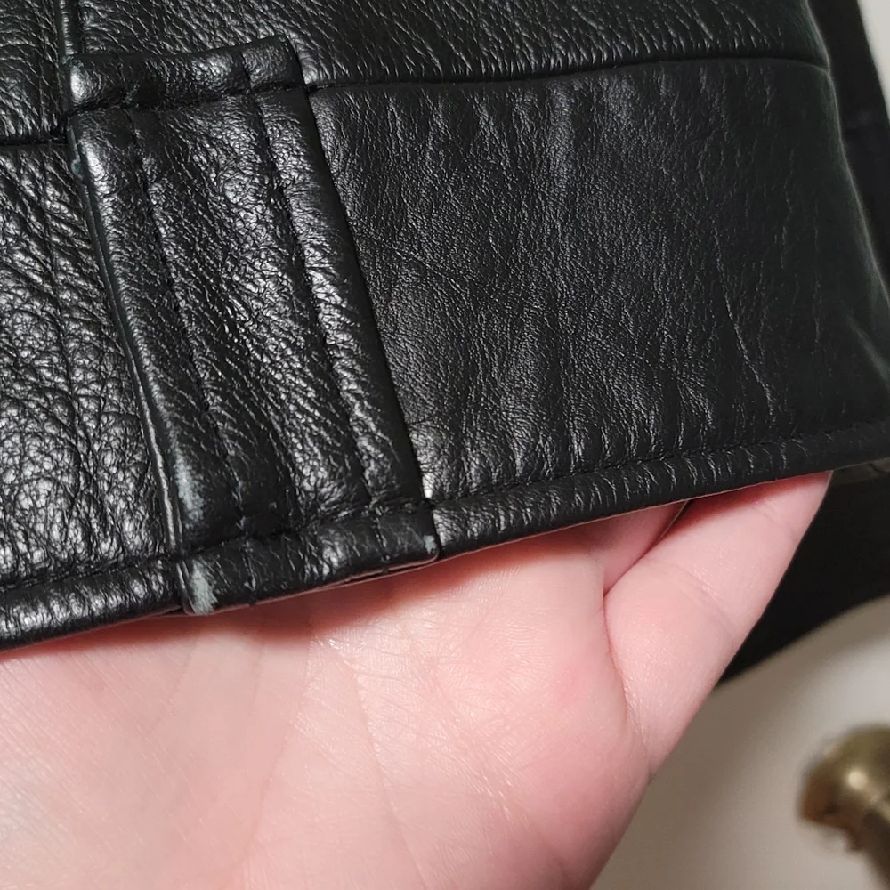 Elegant Black Leather Women's Jacket - Picture 4 of 11